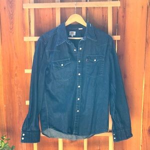 Men’s Levi’s denim button up